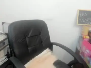 Chaturbate Free Porn Cam of artsyandcraftsy_