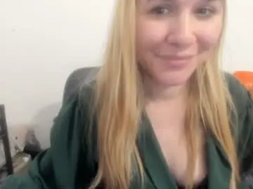 Chaturbate Live Sex Cam of artsyandcraftsy_