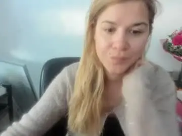 Chaturbate Live Sex of artsyandcraftsy_