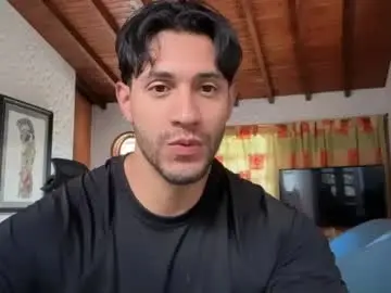 Chaturbate Nude Webcam of larry_jones