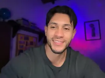 Chaturbate Nude Webcam of larry_jones