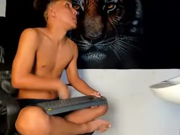 Chaturbate Best live sex cam show of tyler_navas
