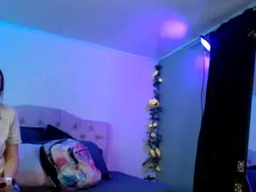 Chaturbate Live Sex Cam of bella_lr