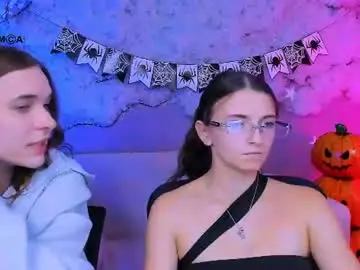 Chaturbate Live Sex Cam of caroline_honeyy