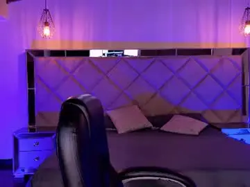 Chaturbate Watch Live Sex Cams of mialaurence_