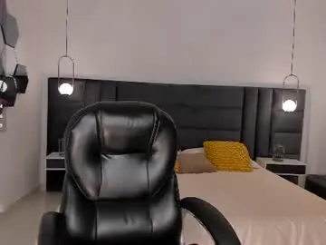 Chaturbate Nude Webcam of mialaurence_