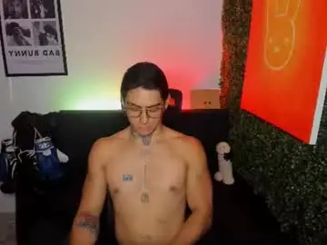 Chaturbate Live Sex Cam of simon_cortes