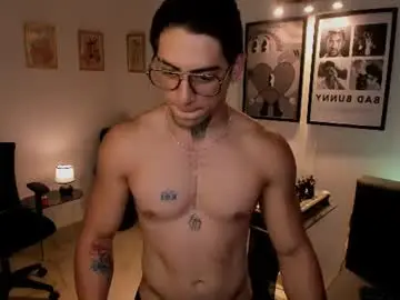 Chaturbate Best live sex cam show of simon_cortes