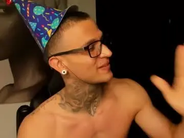 Chaturbate Live Sex Cam of ethan_devis7