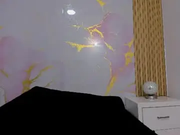 Chaturbate Live Sex Cam of paulinekosh