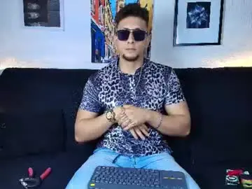 Chaturbate Nude Webcam of emiliocum_24