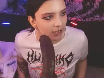 Chaturbate Live Sex Cam of mikaskullcs