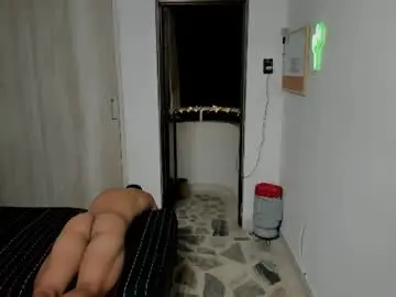 Chaturbate Live Sex Cam of travis_bakerr