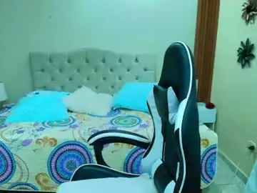 Chaturbate Live Sex Cam of emiily_skinny