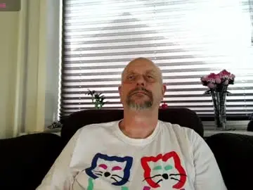 Chaturbate Live Sex Cam of hardmrlazy