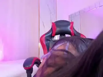 Chaturbate Live Sex Cam of emilyjhons_