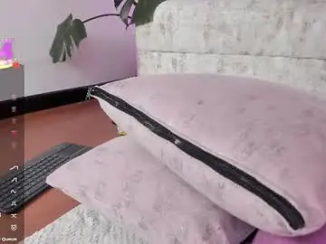 Chaturbate Live Sex Cam of missweetpeach
