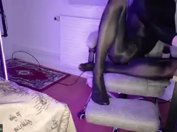 Chaturbate Watch Live Sex Cams of nyl0nnickb0y