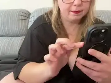 Chaturbate Live Sex Cam of ladycherielynn