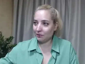 Chaturbate Live Sex Cam of ohsweetmari