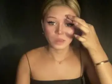 Chaturbate Live Sex Cam of sexy_maevemorexxx