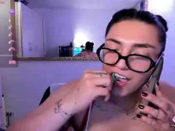 Chaturbate Sex Cam of _ericavanderhill_