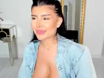 Chaturbate Live Sex Cam of moniqueeass
