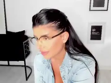 Chaturbate Adult Webcams of moniqueeass