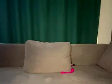 Chaturbate Live Sex Cam of lessiemccoyle