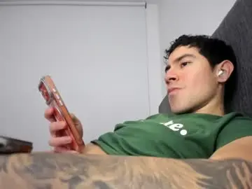 Chaturbate Live Sex Cam of andresjuan92