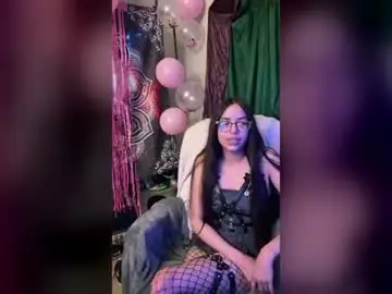 Chaturbate Free Porn Cam of officiallysweetmarie