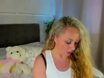 Chaturbate Live Sex Cam of sky_kuper