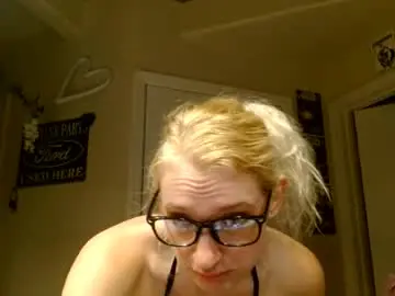 Chaturbate Adult Video Chat of braindeadbetty
