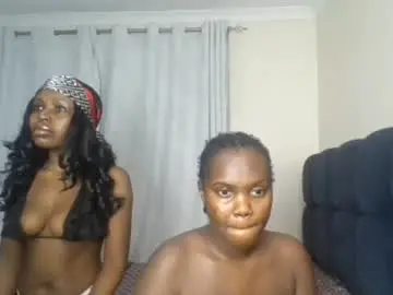 Chaturbate Live Sex Cam of caramel_couchiey