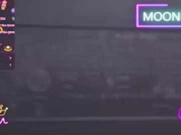 Chaturbate Live Sex Cam of moonfiredance