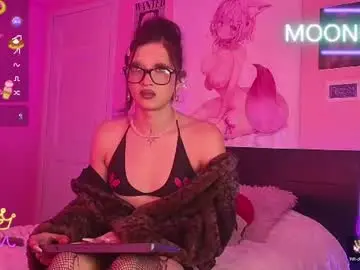 Chaturbate Live Sex Cam of moonfiredance