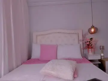 Chaturbate Watch Live Sex Cams of naughtymilf_xx