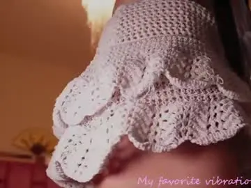 Chaturbate Live Sex Cam of val_baby