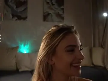 Chaturbate Nude Webcam of beckymadsons