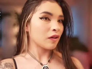 Chaturbate Live Sex Cam of lau__1