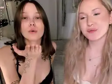 Chaturbate Live Sex Cam of lisaluve