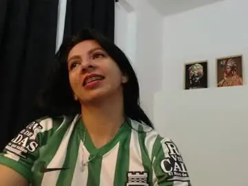 Chaturbate Live Sex Cam of paulina_nylon