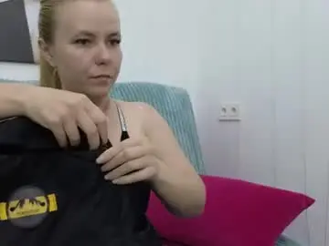 Chaturbate Nude Webcam of dear_hollyy