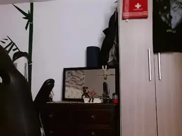 Chaturbate Adult Video Chat of dominantthewolf