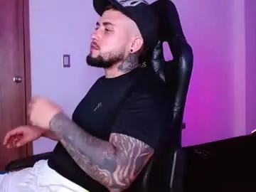 Chaturbate Live Sex of lliamm_2