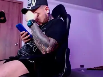 Chaturbate Nude Webcam of lliamm_2
