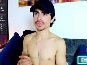 Chaturbate Live Sex Cam of ethan_briggs