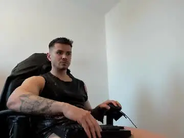 Chaturbate Free Porn Cam of alphagodleatherking92