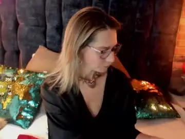 Chaturbate Best live sex cam show of issa_milf__