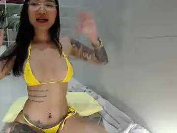 Chaturbate Live Sex Cam of asianqueen93